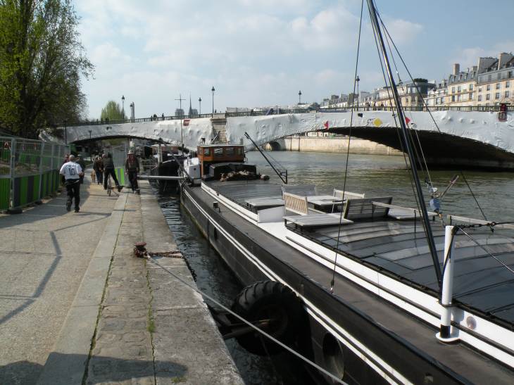  péniches amarrées